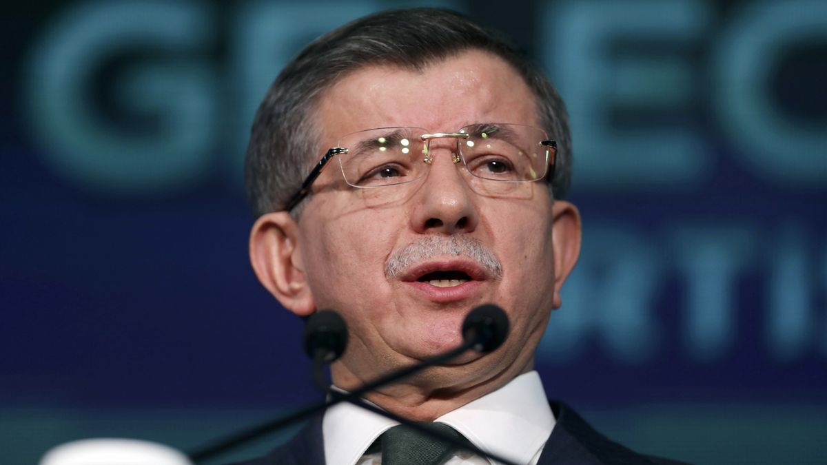 Turecký expremiér založil stranu, půjde proti Erdoganovi